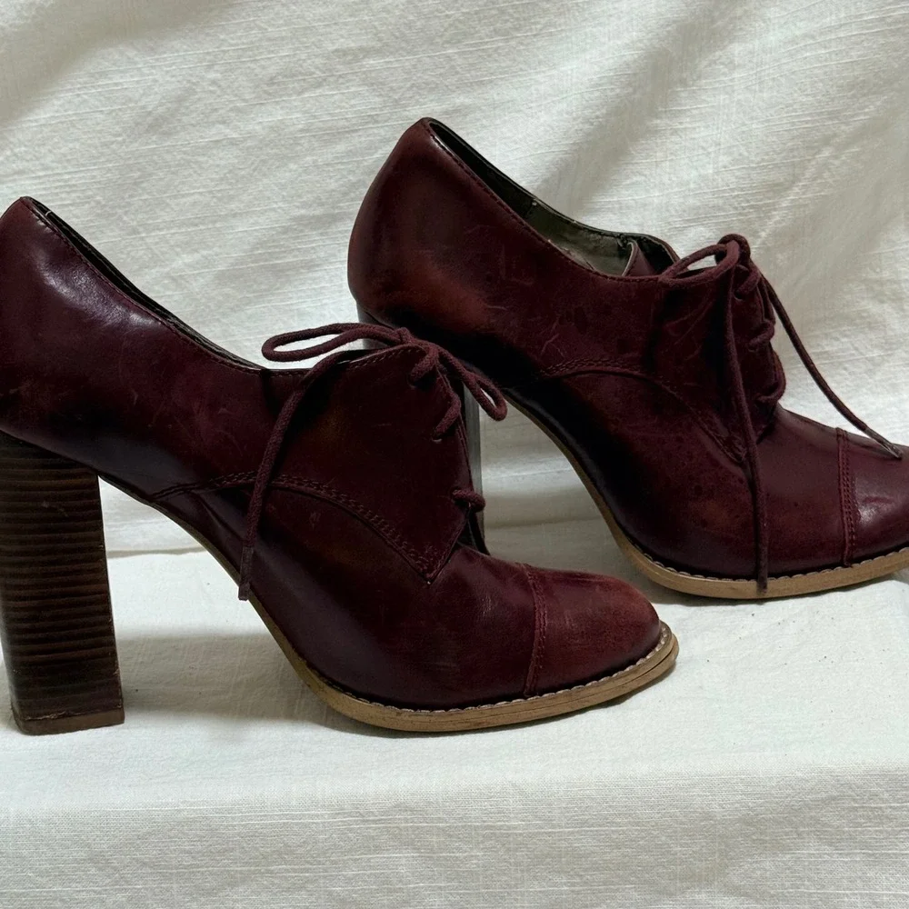 Hinge Leather Oxford Heels 8.5 Burgundy Lace Up Cap Toe Stacked Block Heel